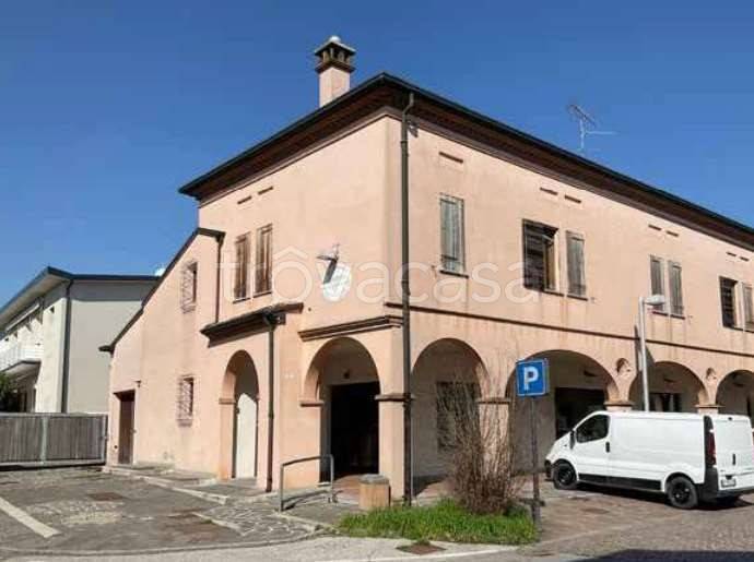 negozio in vendita a Curtatone