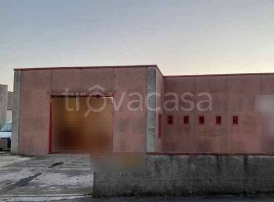 locale di sgombero in vendita a Curtatone