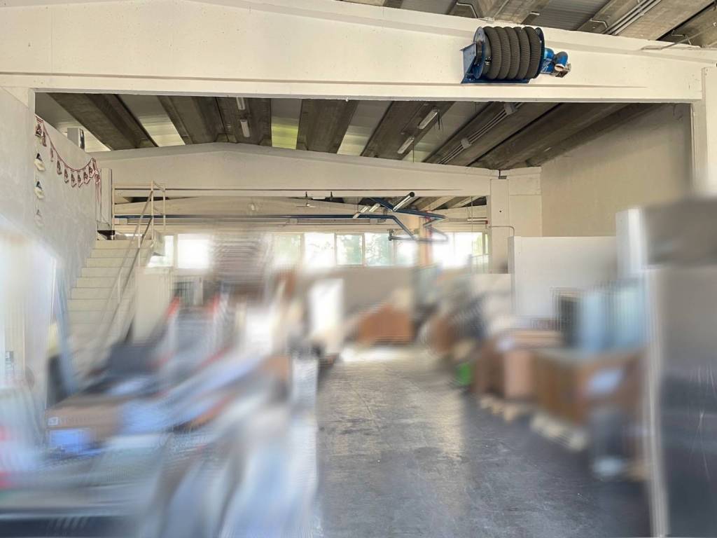 locale commerciale in vendita a Curtatone