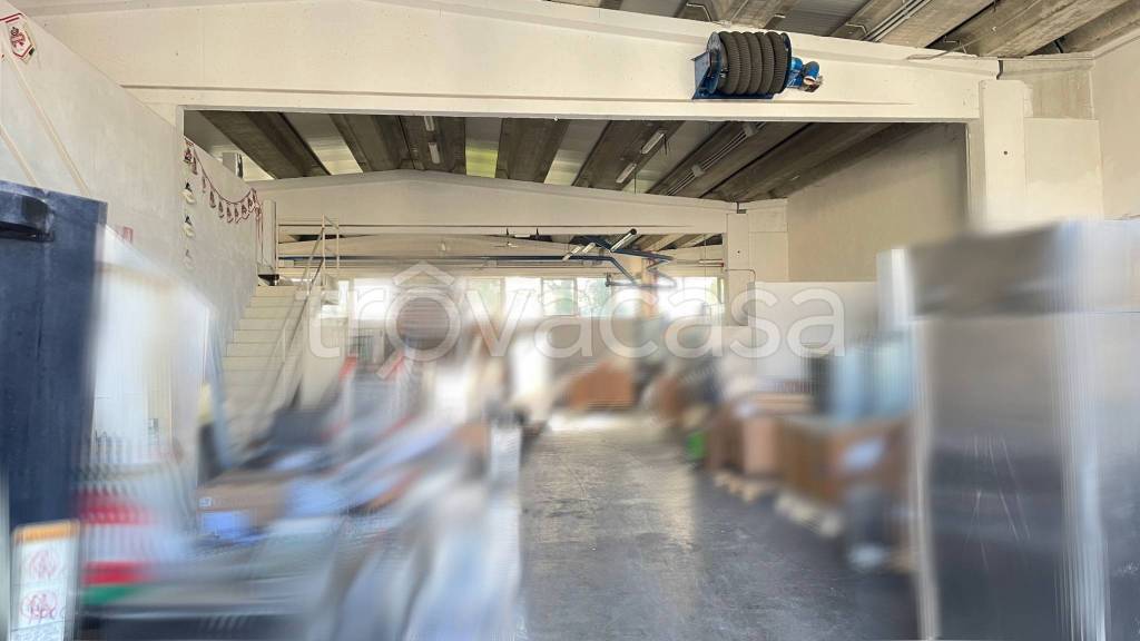 locale commerciale in vendita a Curtatone