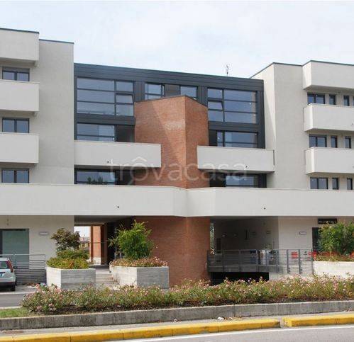 negozio in vendita a Curtatone