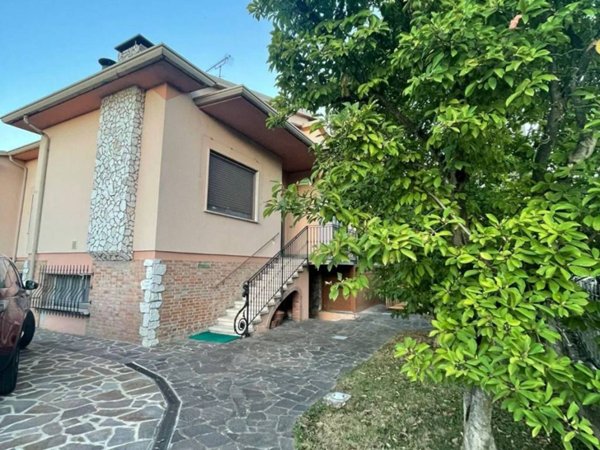 casa indipendente in vendita a Curtatone