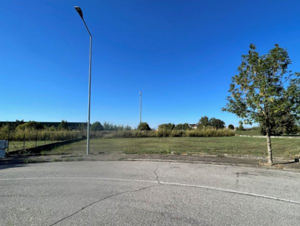 terreno edificabile in vendita a Curtatone