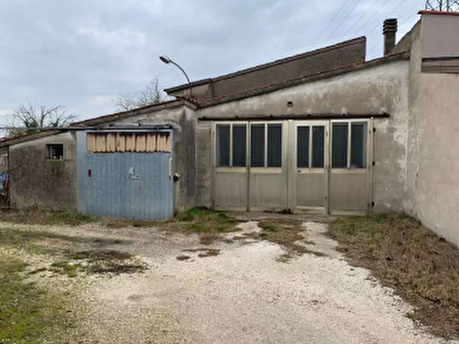 locale di sgombero in vendita a Curtatone