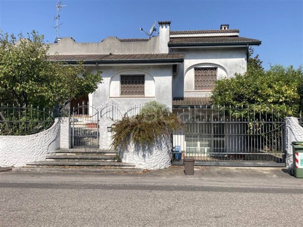 casa indipendente in vendita a Curtatone