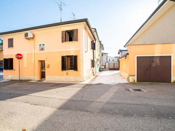 casa indipendente in vendita a Curtatone