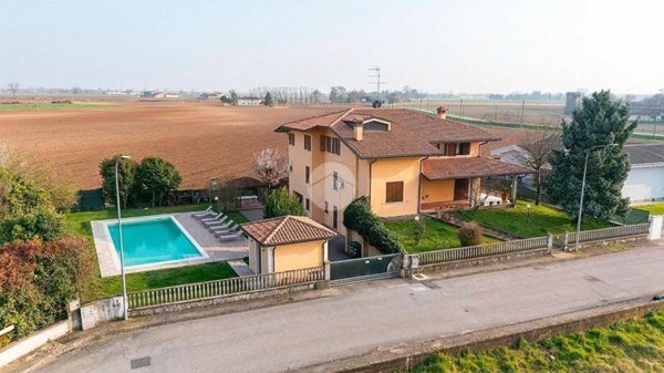 casa indipendente in vendita a Curtatone