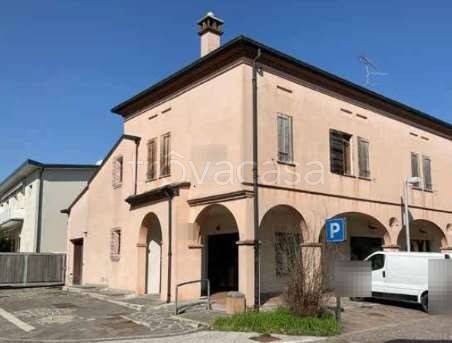 negozio in vendita a Curtatone