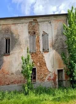 locale di sgombero in vendita a Curtatone