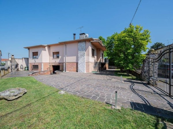 casa indipendente in vendita a Curtatone