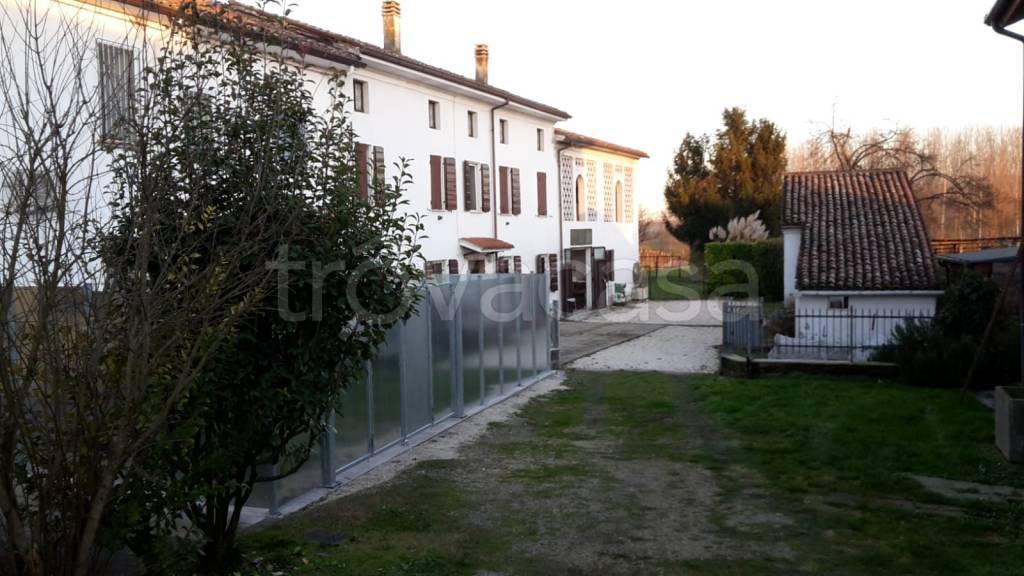 casa indipendente in vendita a Dosolo in zona Villastrada