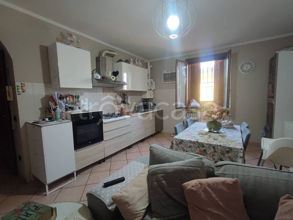 appartamento in vendita a Dosolo in zona Correggioverde