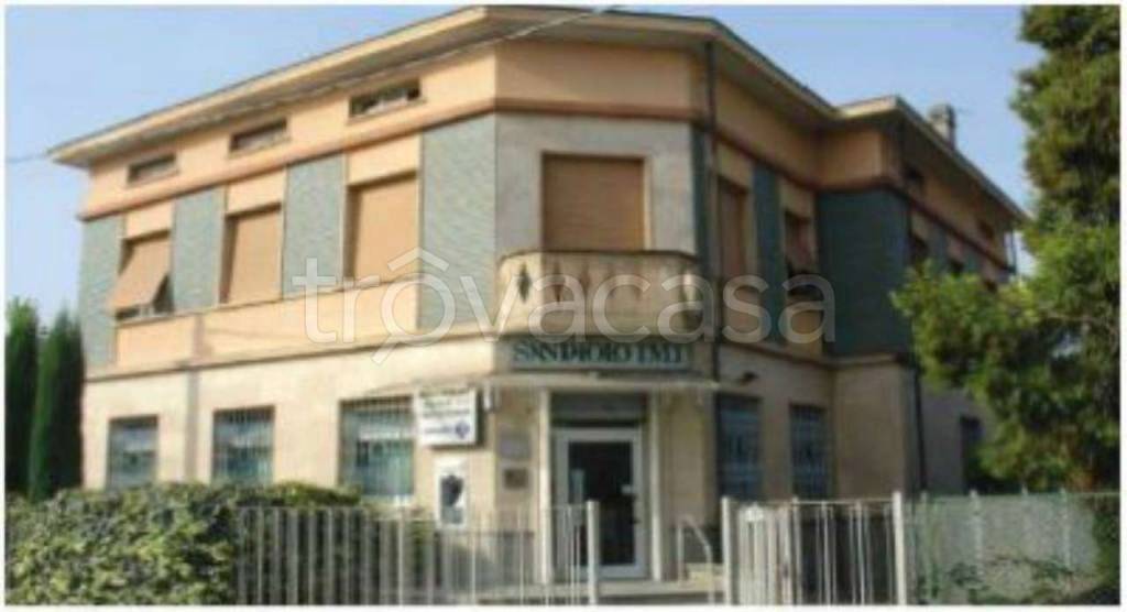 locale commerciale in vendita a Dosolo