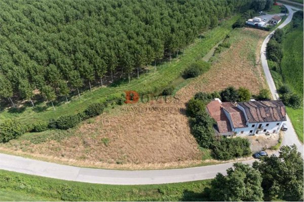 casa indipendente in vendita a Dosolo