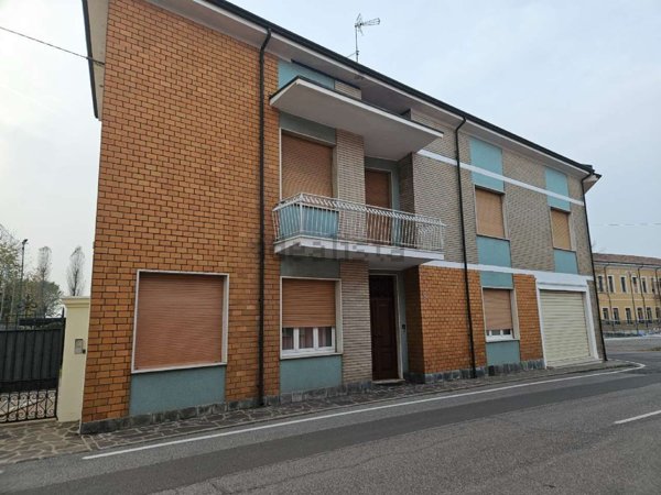 casa indipendente in vendita a Dosolo in zona Villastrada