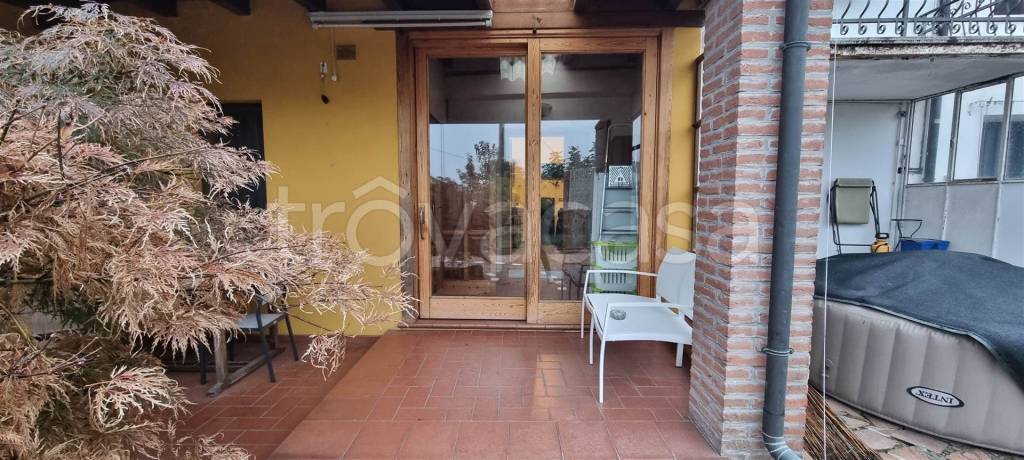 casa indipendente in vendita a Dosolo