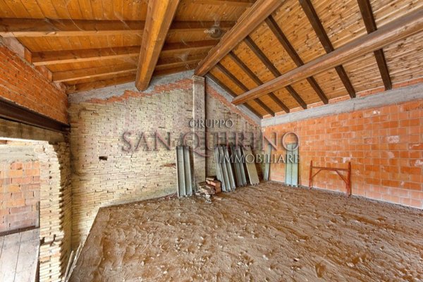 esavano in vendita a Dosolo in zona Villastrada