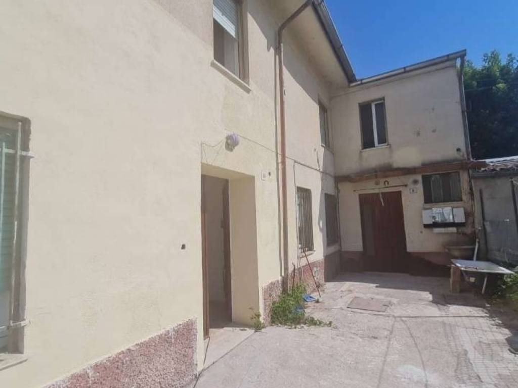 casa indipendente in vendita a Dosolo