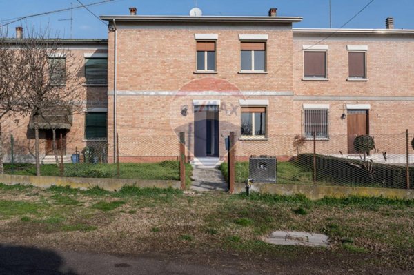 casa indipendente in vendita a Dosolo in zona Correggioverde