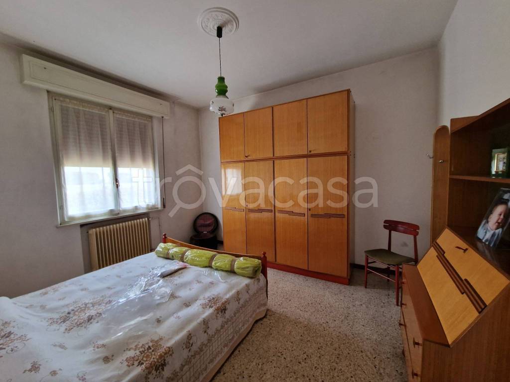 casa indipendente in vendita a Dosolo in zona Correggioverde