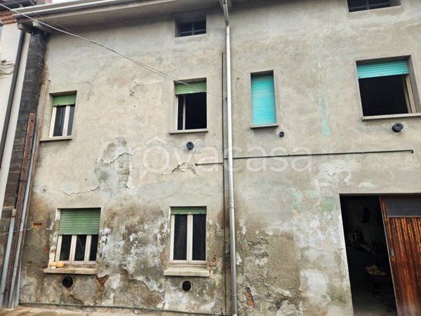 casa indipendente in vendita a Dosolo