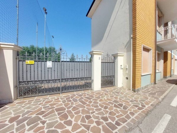 casa indipendente in vendita a Dosolo in zona Villastrada