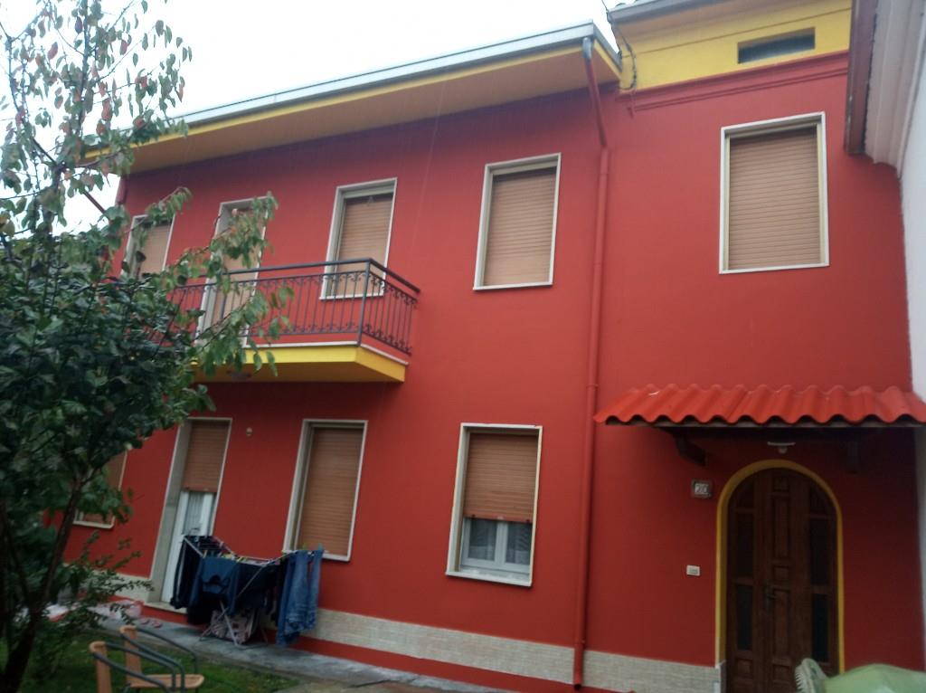 casa indipendente in vendita a Dosolo in zona Villastrada