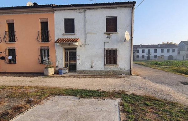 casa indipendente in vendita a Dosolo in zona Villastrada