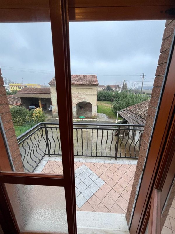 casa indipendente in vendita a Dosolo in zona Correggioverde