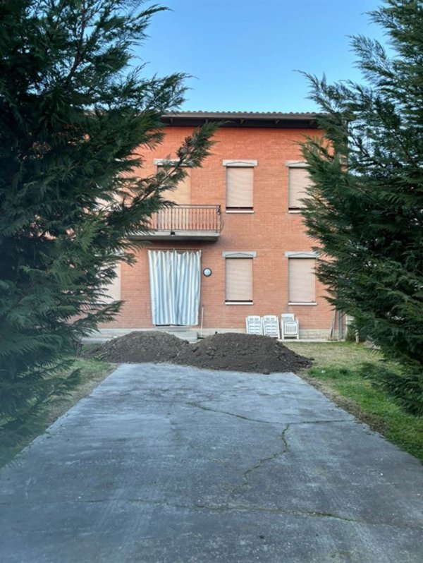casa indipendente in vendita a Dosolo in zona Correggioverde