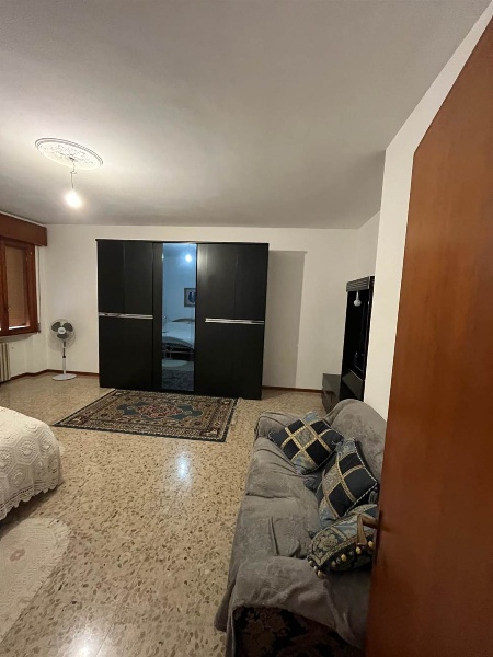 casa indipendente in vendita a Dosolo in zona Correggioverde