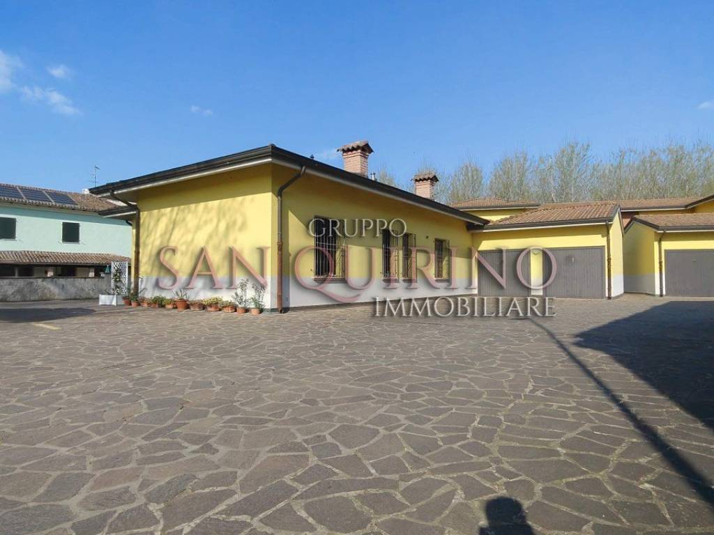 appartamento in vendita a Dosolo in zona Correggioverde