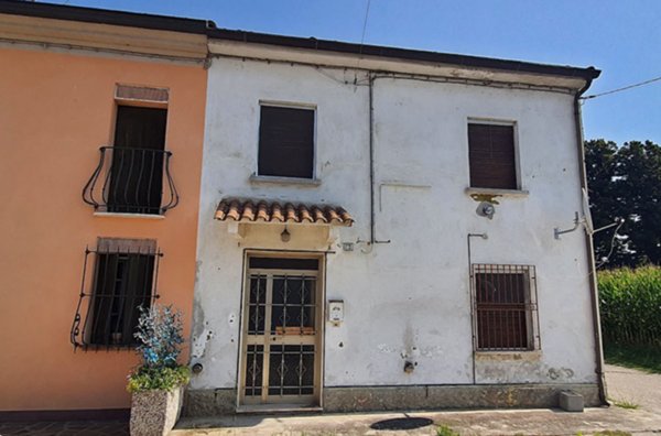 casa indipendente in vendita a Dosolo in zona Villastrada