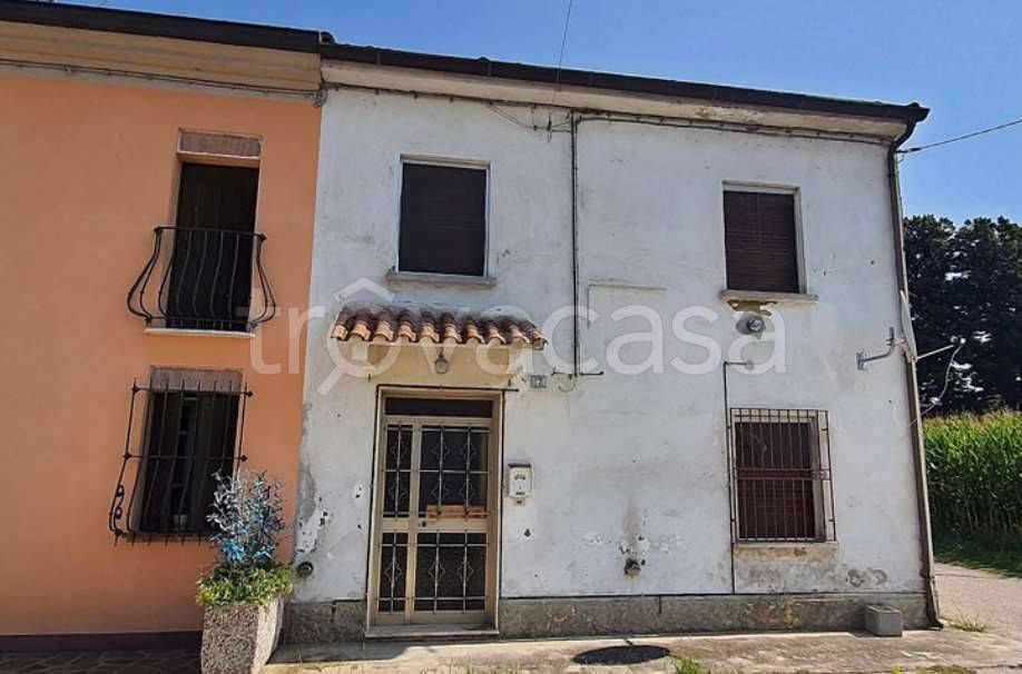 casa indipendente in vendita a Dosolo in zona Villastrada