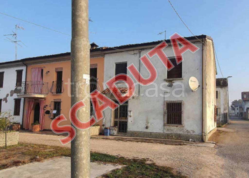 appartamento in vendita a Dosolo in zona Villastrada