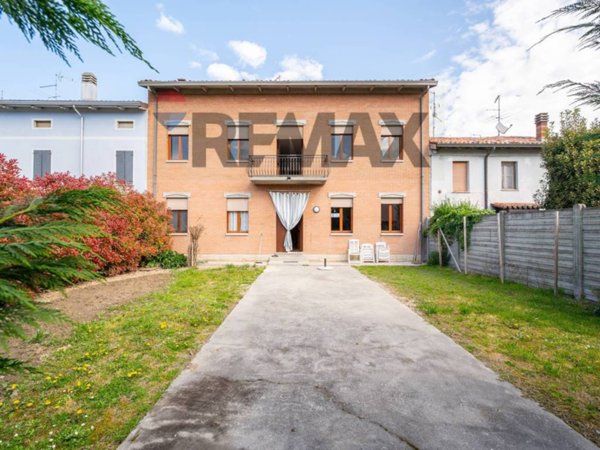 casa indipendente in vendita a Dosolo in zona Correggioverde