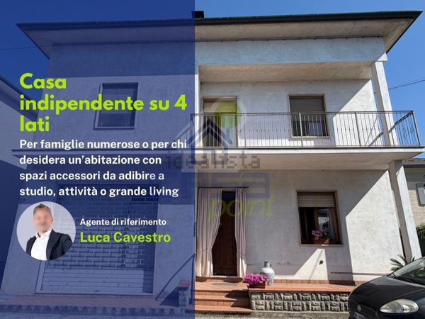 casa indipendente in vendita a Dosolo