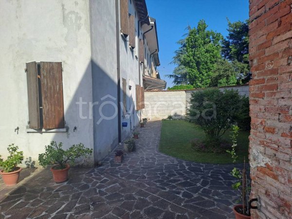 casa indipendente in vendita a Dosolo in zona Villastrada