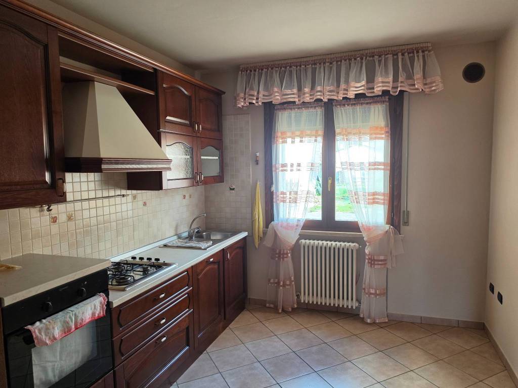 casa indipendente in vendita a Dosolo in zona Correggioverde