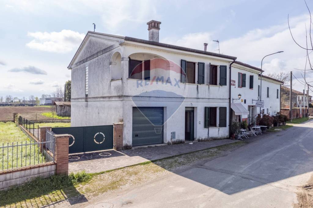 casa indipendente in vendita a Gazzuolo in zona Pomara