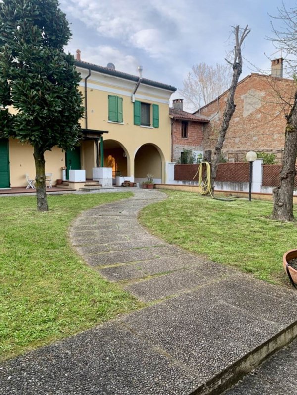 casa indipendente in vendita a Gazzuolo in zona Pomara
