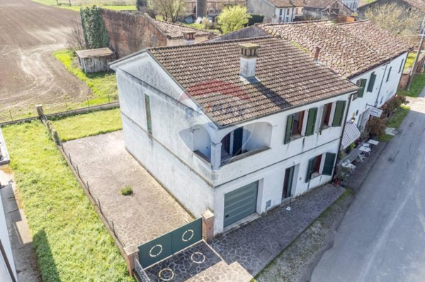 casa indipendente in vendita a Gazzuolo in zona Pomara