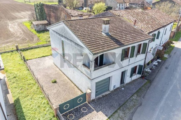 casa indipendente in vendita a Gazzuolo in zona Pomara
