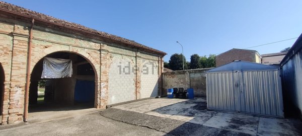 negozio in vendita a Gazzuolo