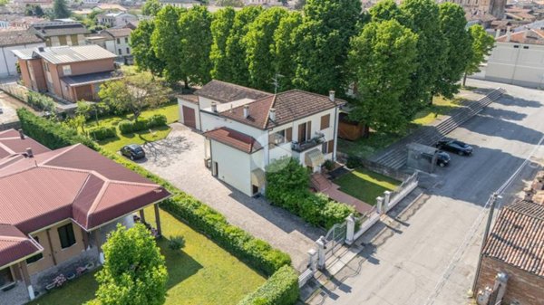 casa indipendente in vendita a Gazzuolo in zona Belforte