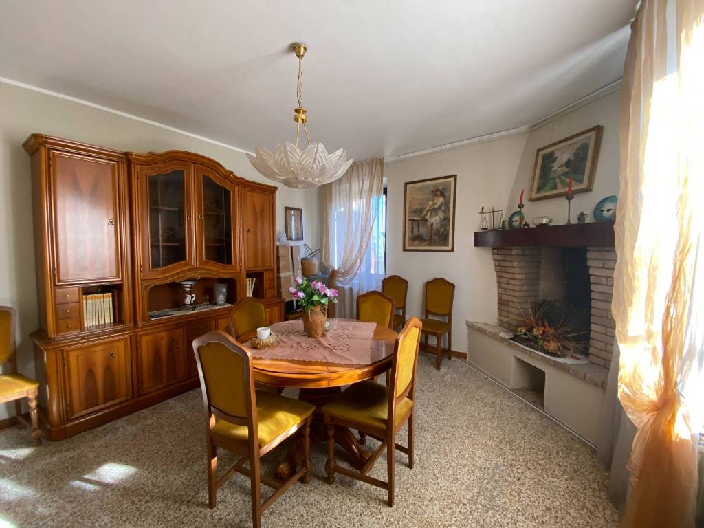 casa indipendente in vendita a Goito