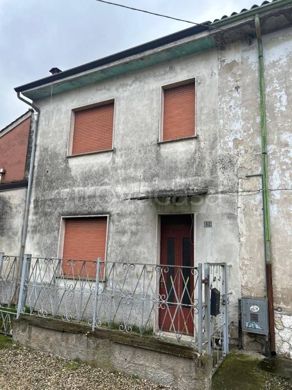 casa indipendente in vendita a Goito in zona Calliera