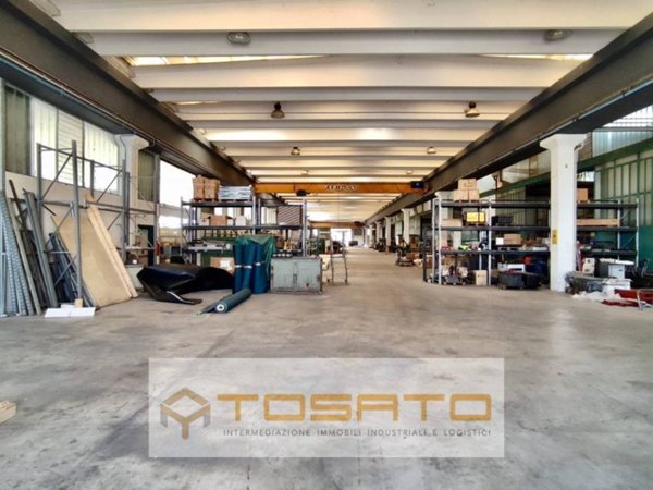 locale commerciale in vendita a Goito in zona Calliera