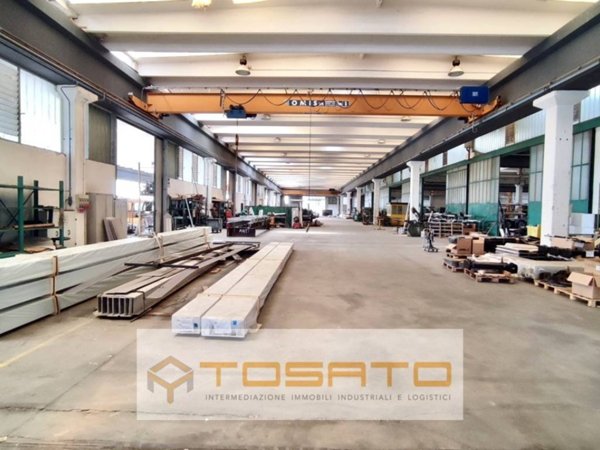 locale commerciale in vendita a Goito in zona Calliera