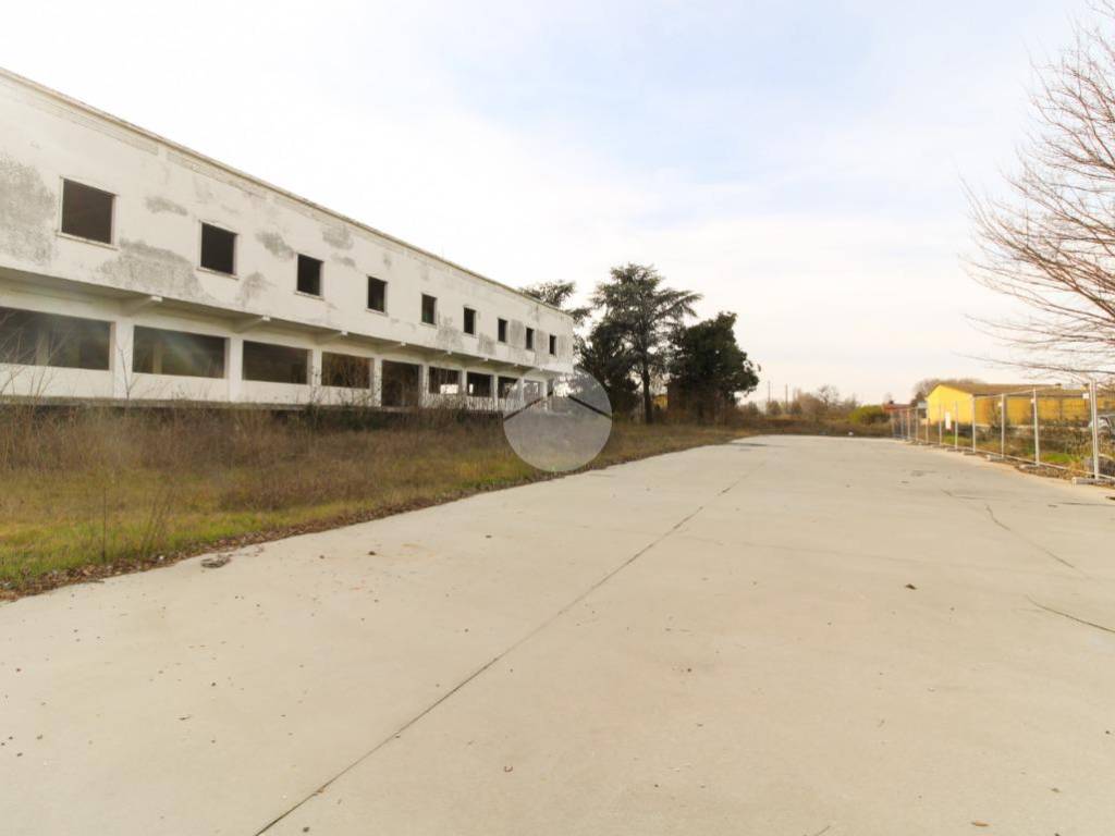negozio in vendita a Goito in zona Marsiletti